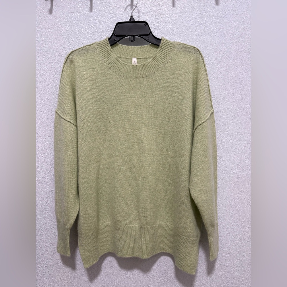 New Aritzia the group mount luxe oversized 100%cashmere sweater Sz2 MSRP:$198 - Picture 4 of 9